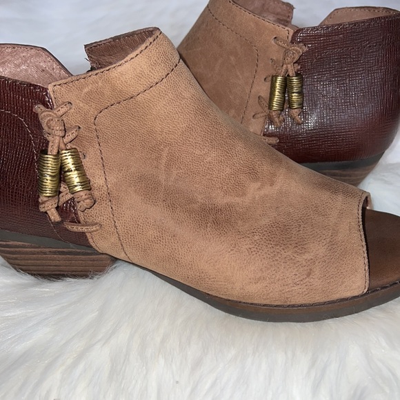 ⭐️ OTBT Truckage Open Toe Booties - Picture 8 of 9